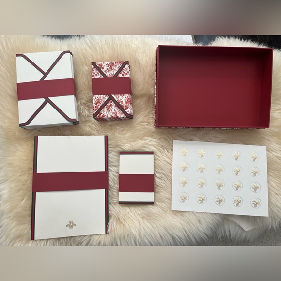 NIB 100% Auth Gucci 20ct Red and White Floral Stationery Set - Picture 5 of 10